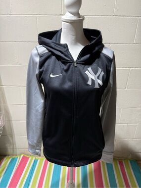 Nike Women’s Black & Gray New York Yankees Hooded Jacket